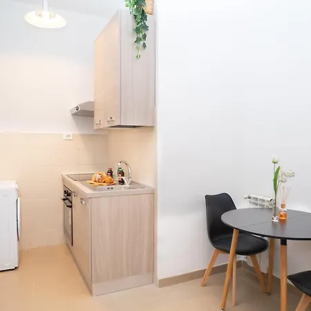 Apartment Modern Two-room For 2, 20 Minutes From Termini