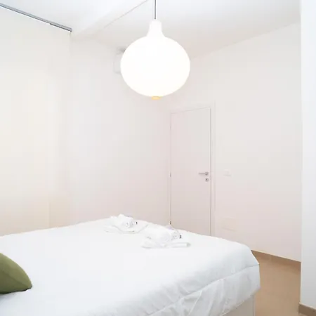 Modern Two-room For 2, 20 Minutes From Termini Apartment *