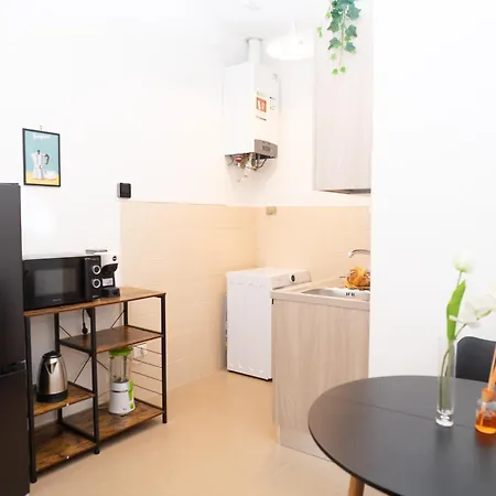 Modern Two-room For 2, 20 Minutes From Termini *