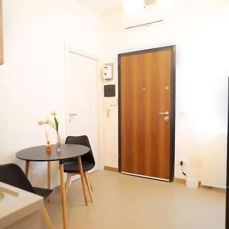 Modern Two-room For 2, 20 Minutes From Termini Apartment *