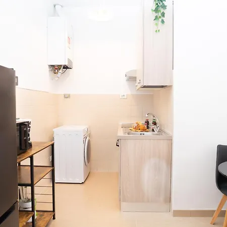 Apartment Modern Two-room For 2, 20 Minutes From Termini