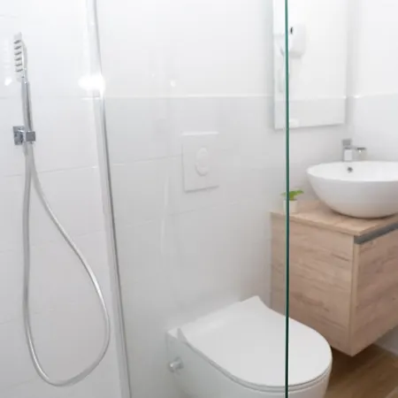 Modern Two-room For 2, 20 Minutes From Termini 아파트 *